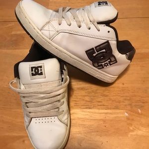 Me s size 9.5 DC skate shoes